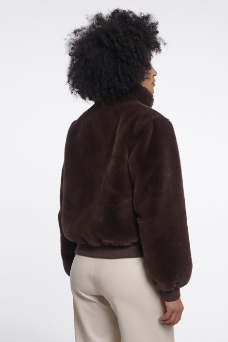 Rino & Pelle bruine dames jas | Model zijaanzicht