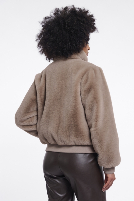 Rino & Pelle bruine dames jas | Model achteraanzicht