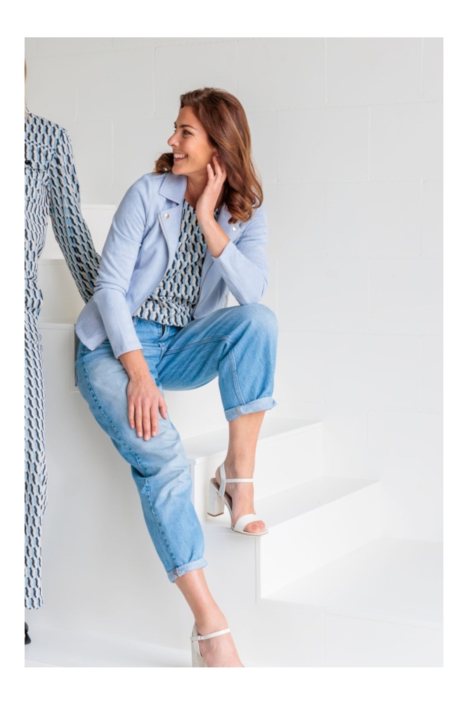 NED blauwe dames jas | Sfeerbeeld, In situatie