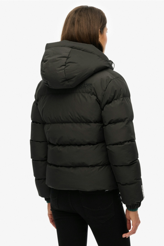 Superdry zwarte dames jas | Model achteraanzicht
