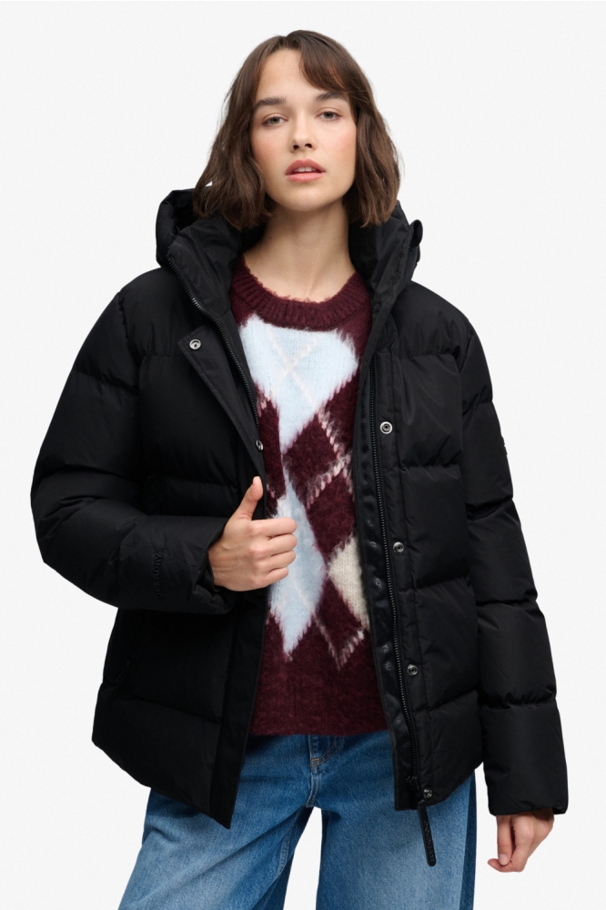 Superdry zwarte dames jas | Model vooraanzicht