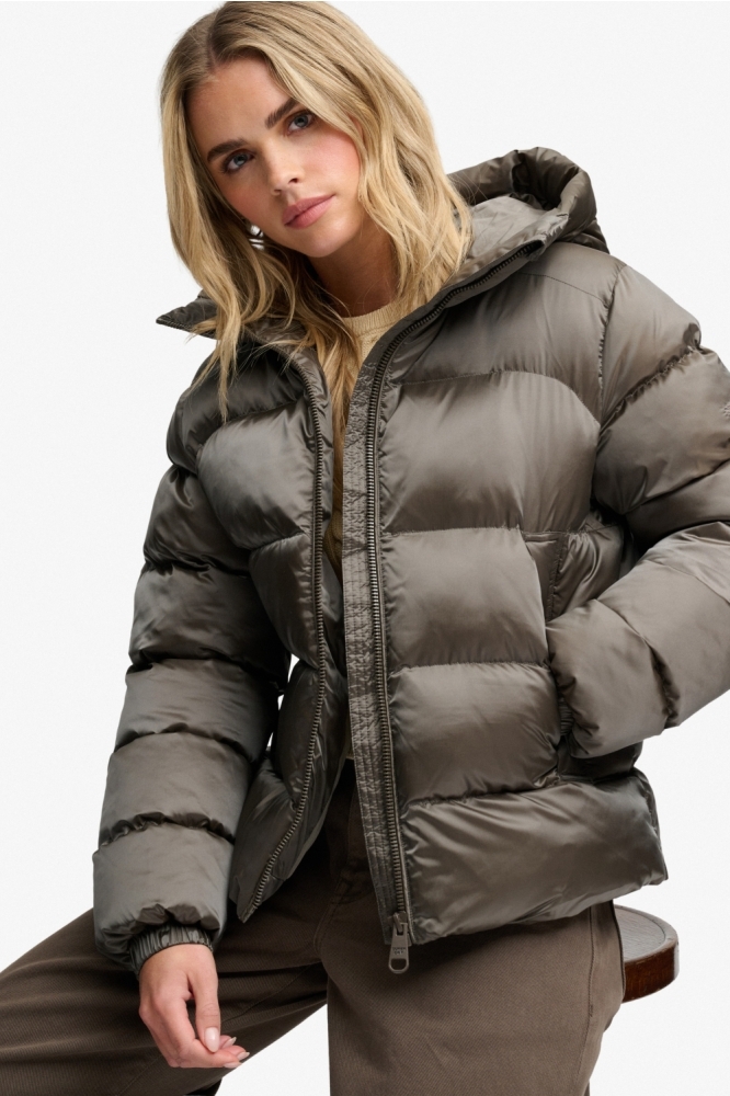 Superdry groene dames jas | Model vooraanzicht