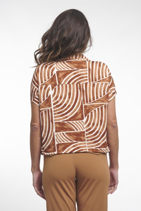 Zoso camel dames blouse | Model achteraanzicht