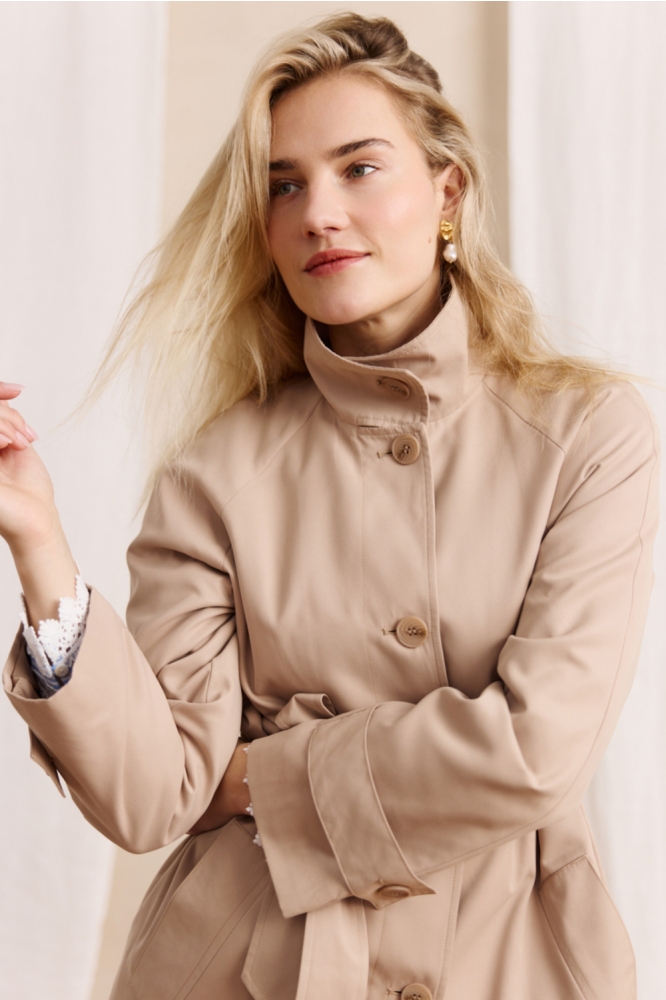 LolaLiza beige dames jas | Close up
