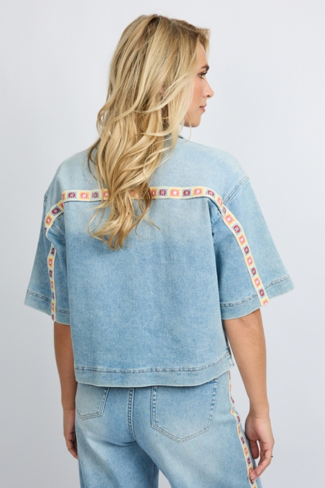 Fluresk blauwe dames jas | Model achteraanzicht