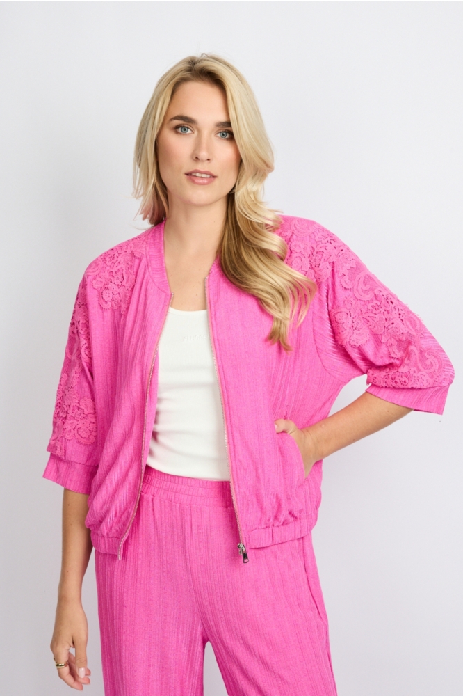 Fluresk roze dames jas | Model vooraanzicht