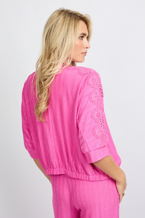 Fluresk roze dames jas | Model achteraanzicht