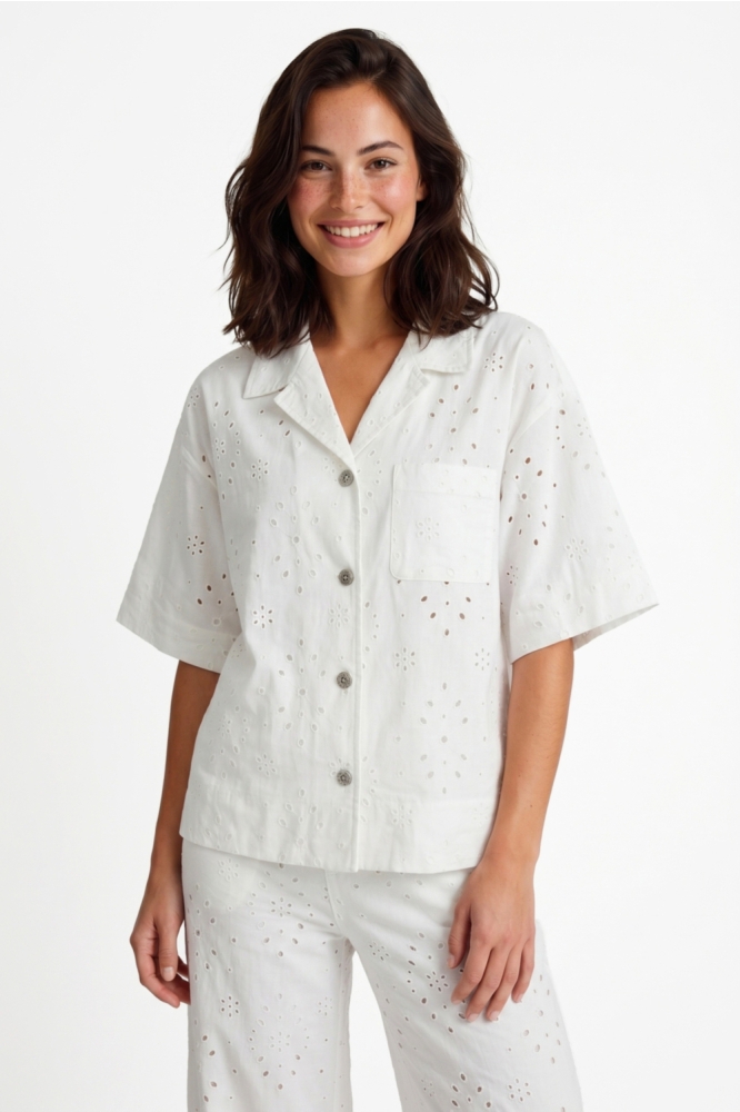 Fluresk witte dames blouse | Model vooraanzicht