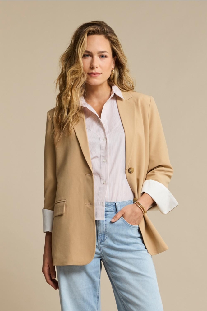 Red Button zand dames blazer | Model vooraanzicht