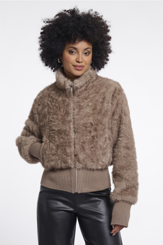 Rino & Pelle bruine dames jas | Model vooraanzicht