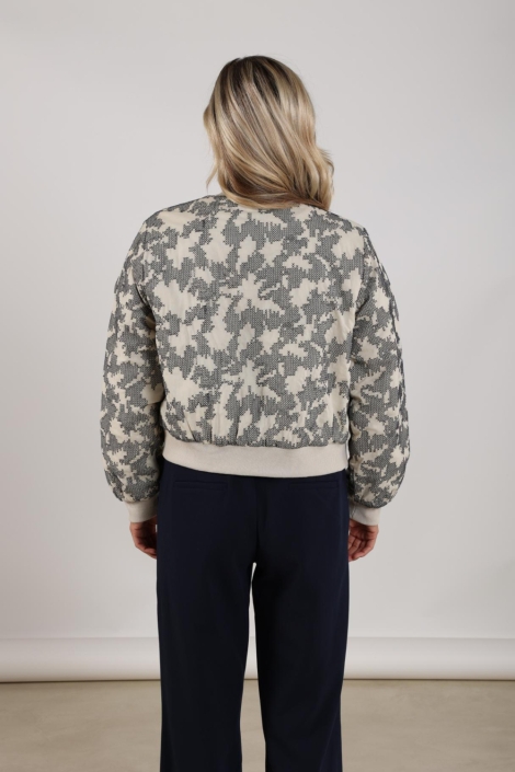 Nukus beige dames jas | Model achteraanzicht