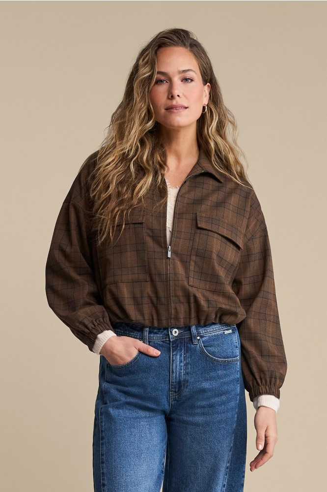 Red Button bruine dames jas | Model vooraanzicht