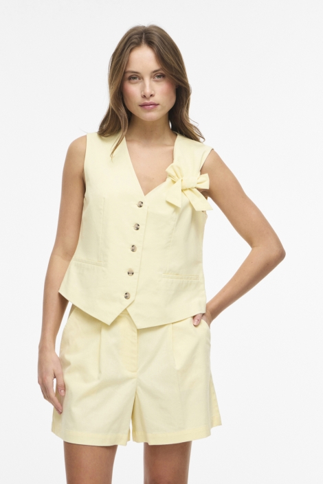 Vila gele dames gilet | Model vooraanzicht
