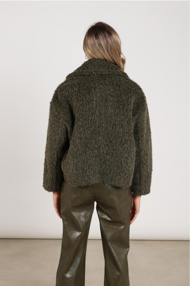 Nukus groene dames jas | Model achteraanzicht