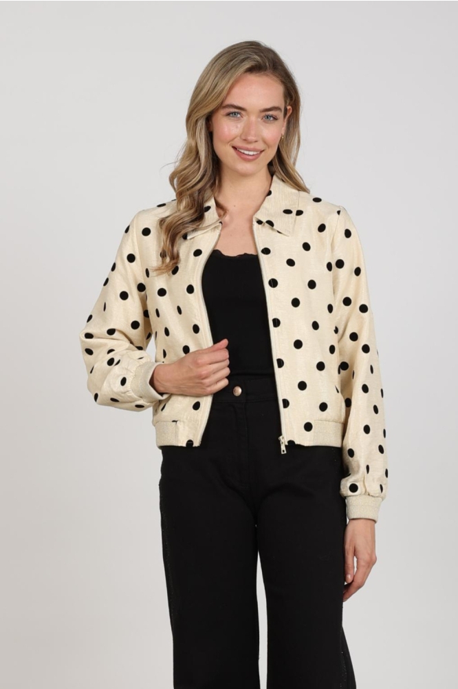 Nukus beige dames jas | Model vooraanzicht