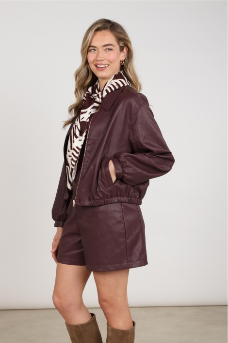Nukus bordeaux dames jas | Model zijaanzicht
