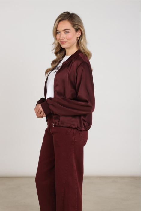 Nukus bordeaux dames jas | Model zijaanzicht