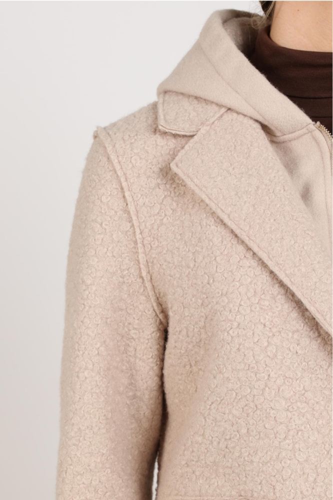 Nukus zand dames jas | Close up