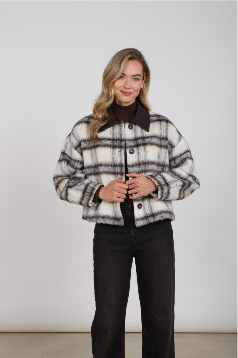 Nukus beige dames jas | Model vooraanzicht