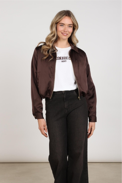 Nukus bruine dames jas | Model vooraanzicht