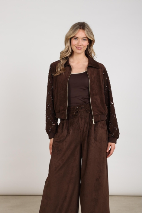 Nukus bruine dames jas | Model vooraanzicht