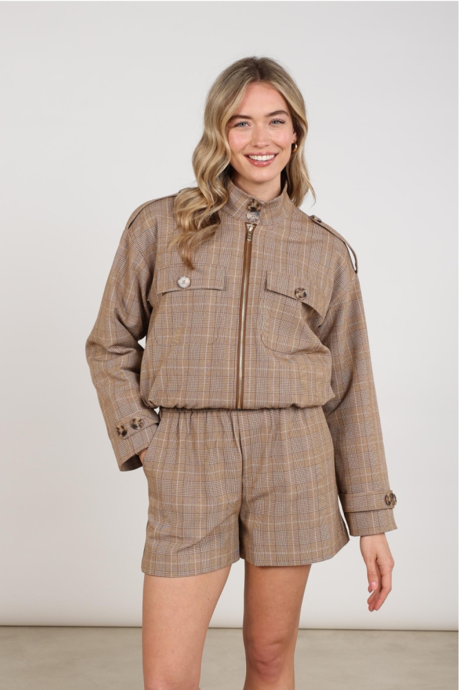 Nukus camel dames jas | Model vooraanzicht