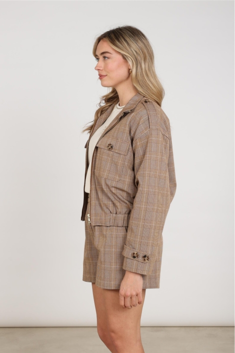 Nukus camel dames jas | Model zijaanzicht