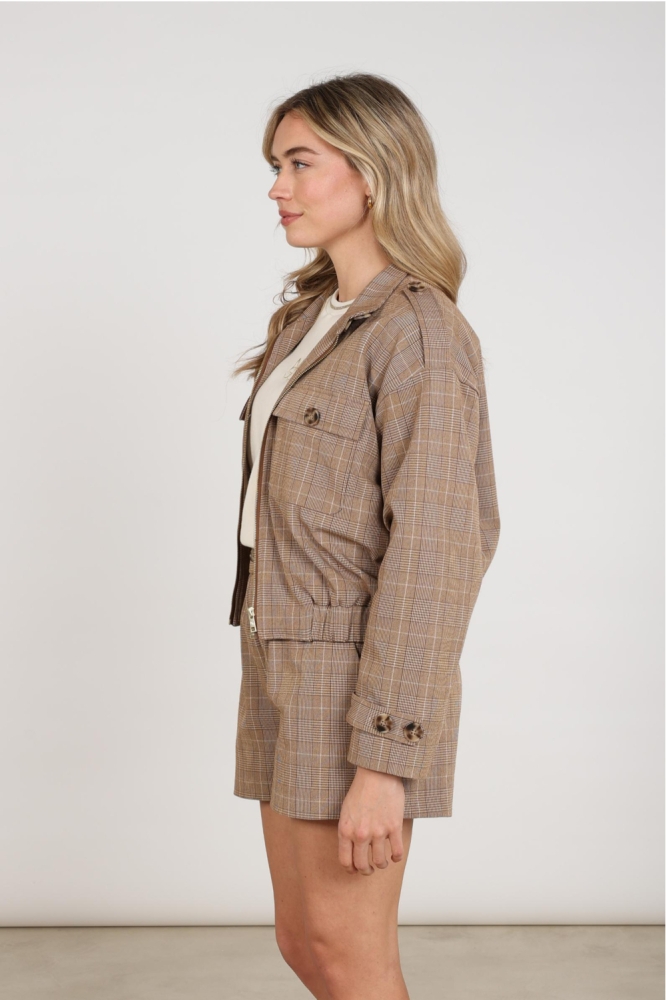 Nukus camel dames jas | Model zijaanzicht
