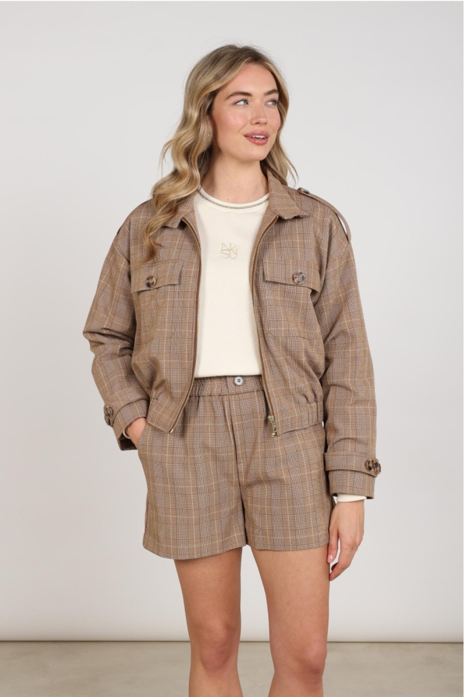 Nukus camel dames jas | Model vooraanzicht