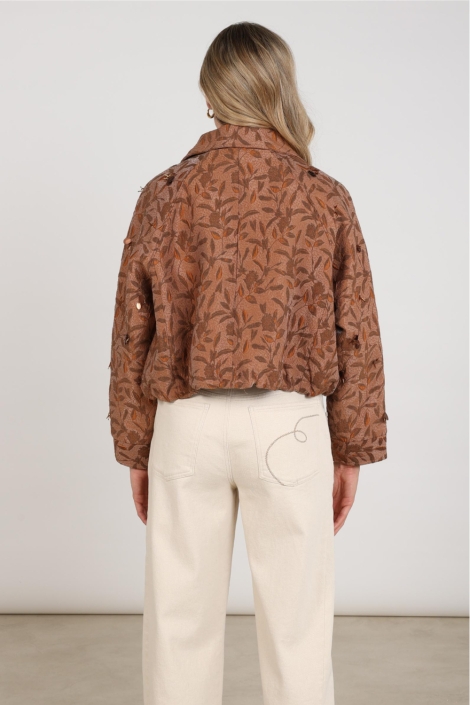 Nukus camel dames jas | Model achteraanzicht