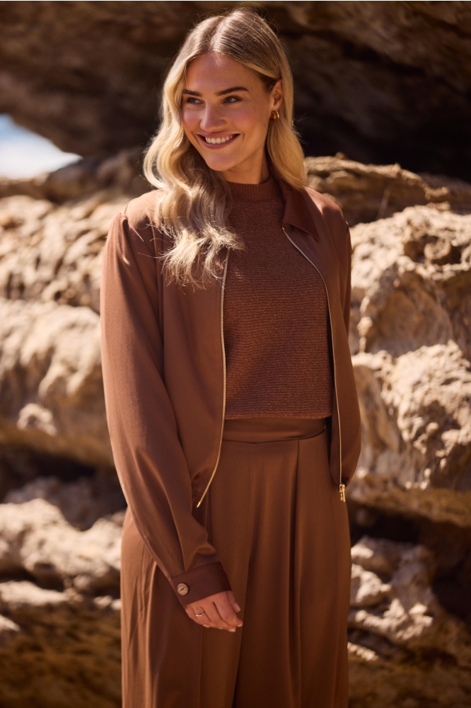 Nukus camel dames jas | Sfeerbeeld, In situatie