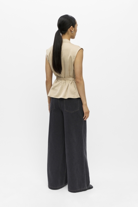Object zand dames gilet | Model
