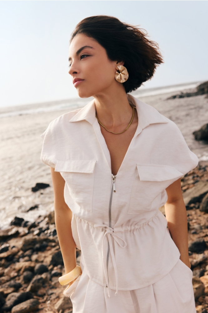 LolaLiza witte dames gilet | Sfeerbeeld, In situatie