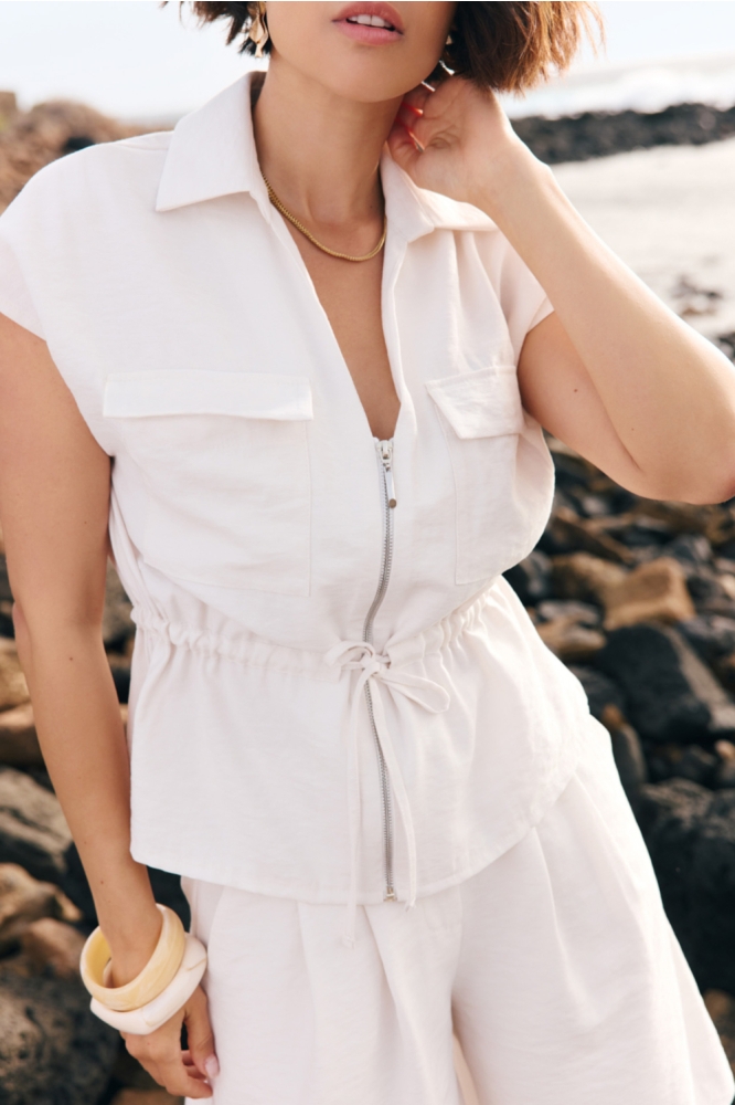 LolaLiza witte dames gilet | Sfeerbeeld, In situatie