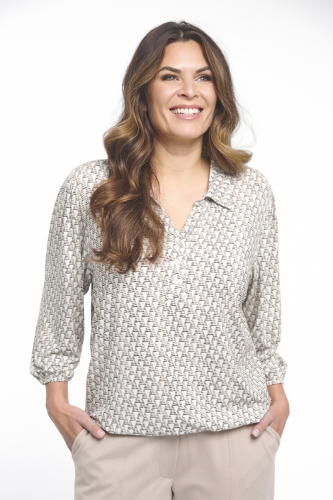 Zoso beige dames blouse | Model vooraanzicht