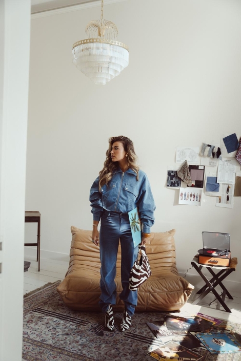 Studio Amaya blauwe dames jas | Sfeerbeeld, In situatie