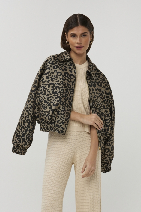Studio Amaya camel dames jas | Model vooraanzicht