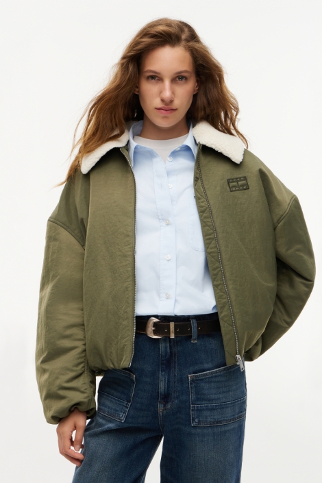 Tommy Jeans groene dames jas | Model vooraanzicht