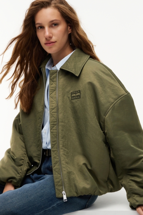 Tommy Jeans groene dames jas | Model vooraanzicht