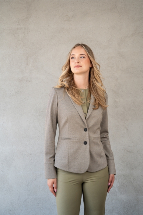 TQ Amsterdam beige dames blazer | Model vooraanzicht