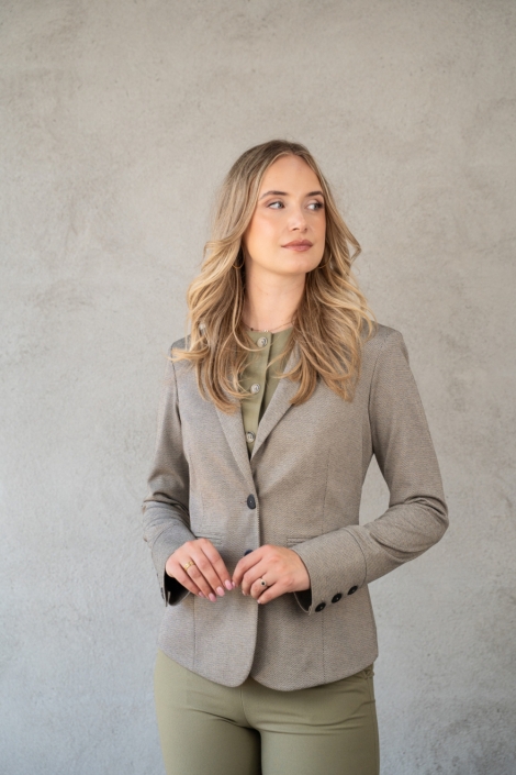 TQ Amsterdam beige dames blazer | Model vooraanzicht