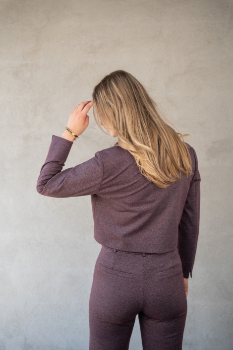 TQ Amsterdam bordeaux dames blazer | Model achteraanzicht