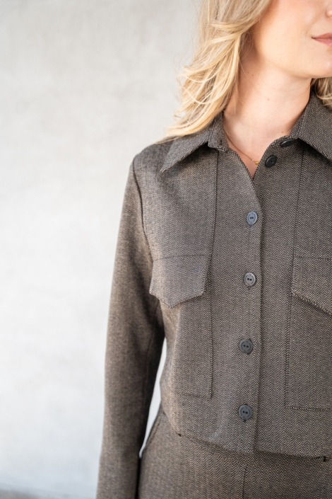 TQ Amsterdam bruine dames blazer | Close up