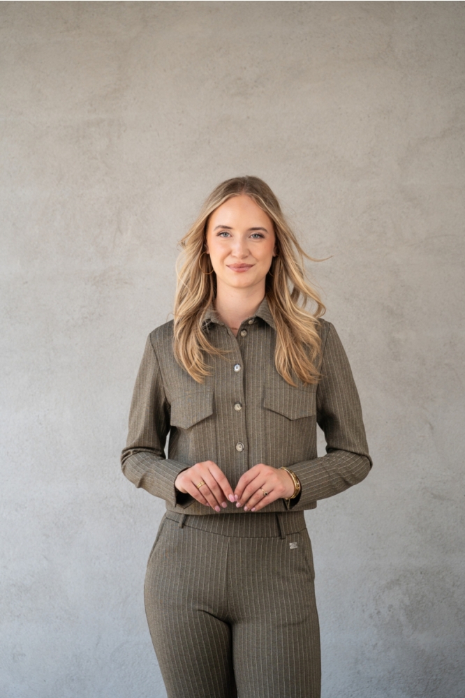 TQ Amsterdam groene dames blazer | Model vooraanzicht