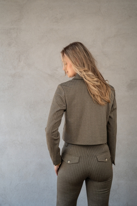 TQ Amsterdam groene dames blazer | Model achteraanzicht