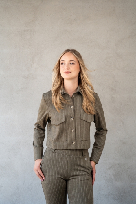 TQ Amsterdam groene dames blazer | Model vooraanzicht