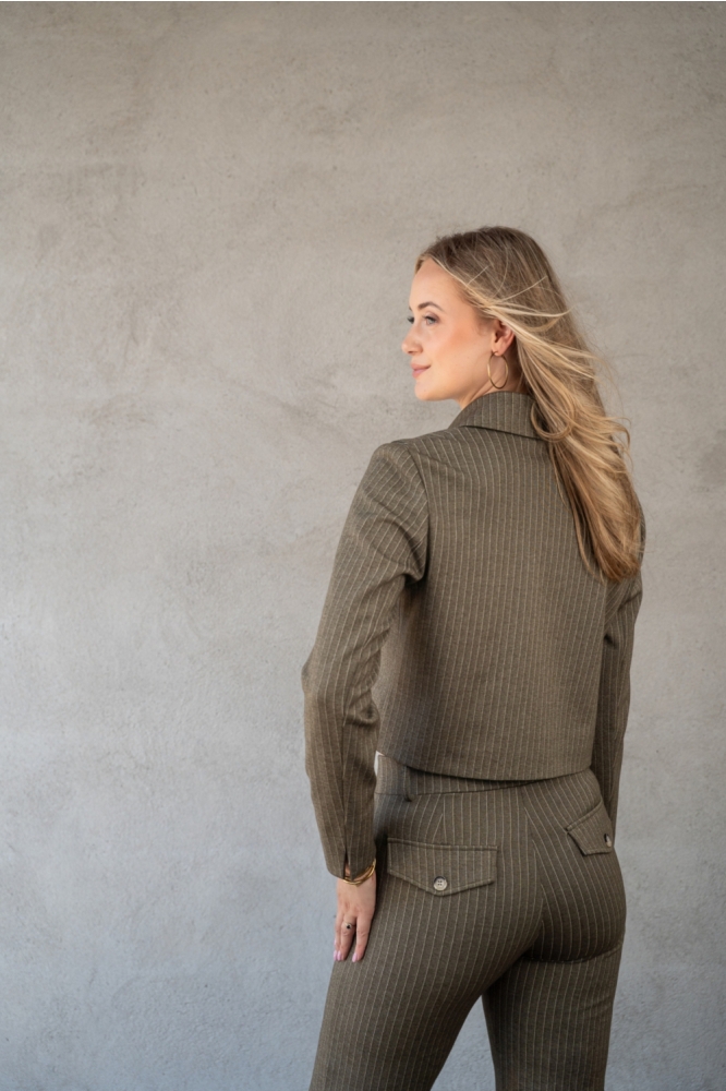 TQ Amsterdam groene dames blazer | Model achteraanzicht