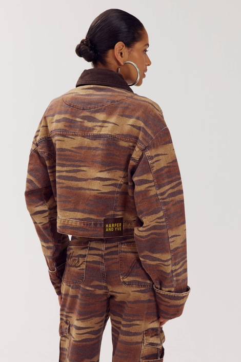 Harper & Yve camel dames jas | Model achteraanzicht