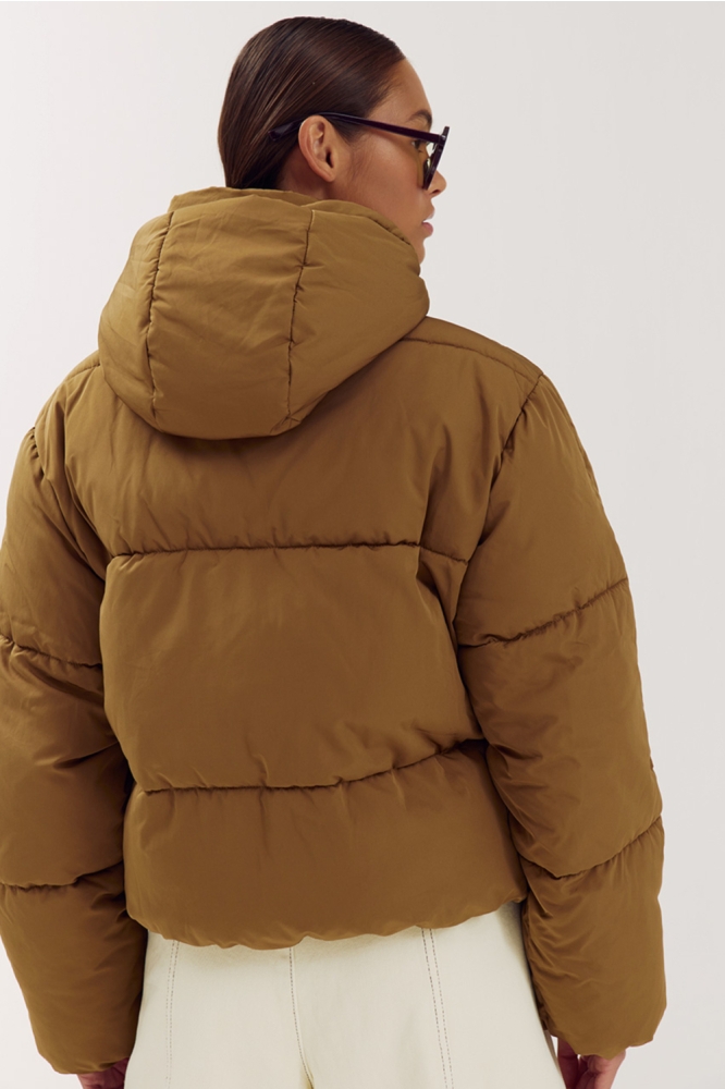 Harper & Yve groene dames jas | Model achteraanzicht