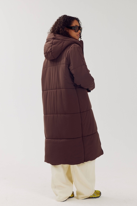 Harper & Yve bruine dames jas | Model achteraanzicht